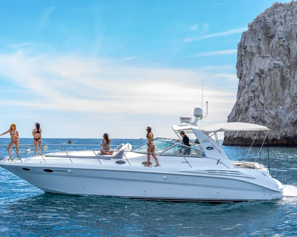 Luxury Yacht 42'