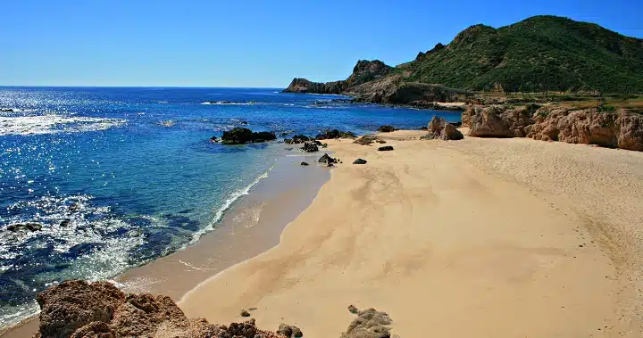 Playa Chileno, certificada Bandera Azul para nadar y hacer snorkel en Cabo
